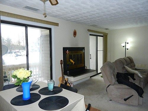 4th image of 1019 Warwick Ct