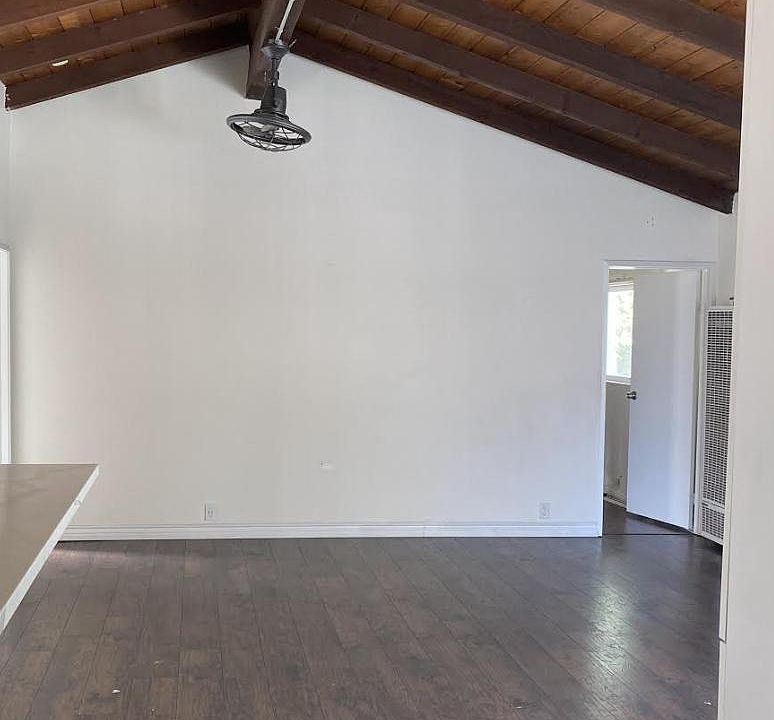 Big, open living room with vaulted ceilings.
