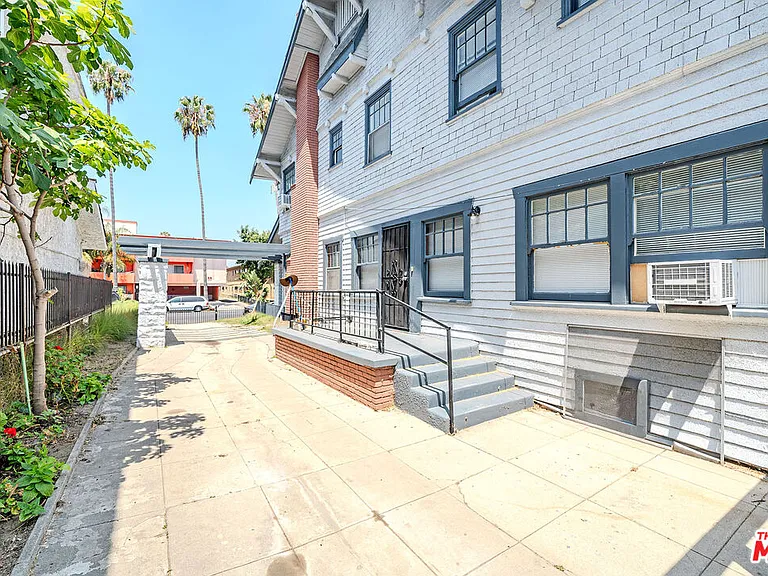 1404 S Manhattan Pl — Photo 37
