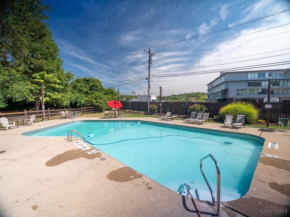 1941 Chaucer Dr, Cincinnati, OH 45237