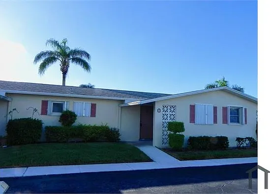 2940 Ashley Dr E #B — Photo 1