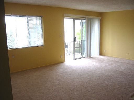 4th image of 225 Montana Ave APT 301