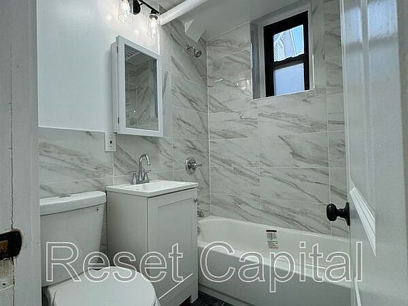 4th image of 15 Palisades St #9