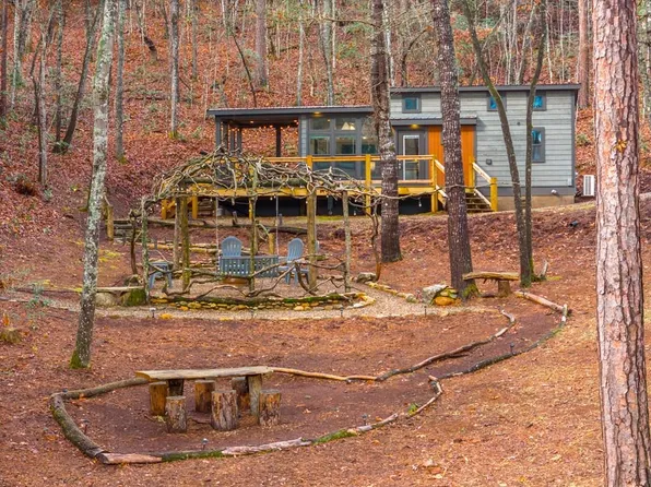 163 Pawprint Ln, Franklin, NC 28734
