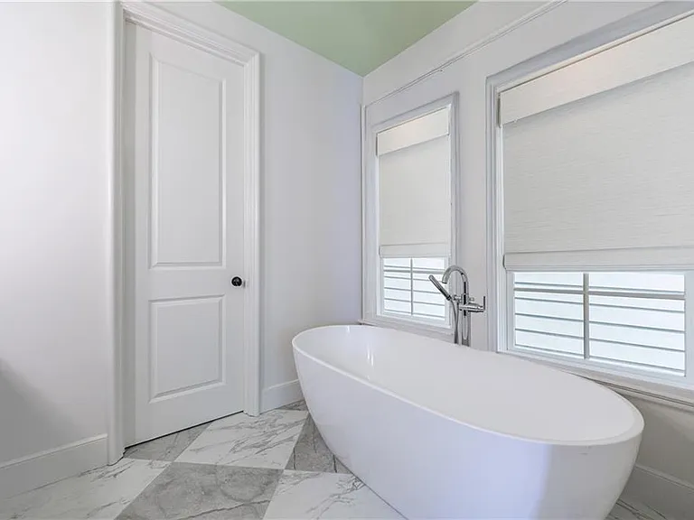 81 Delmont Dr NE — Photo 42