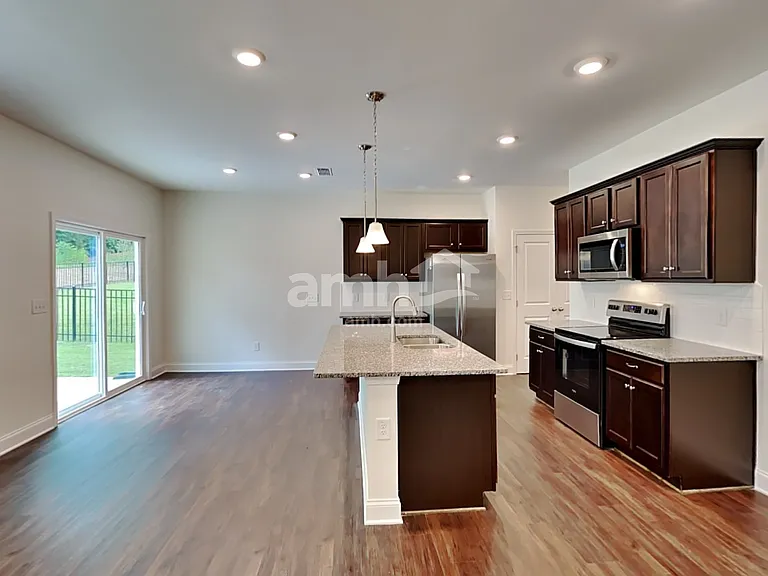 545 Summit View Ln — Photo 4