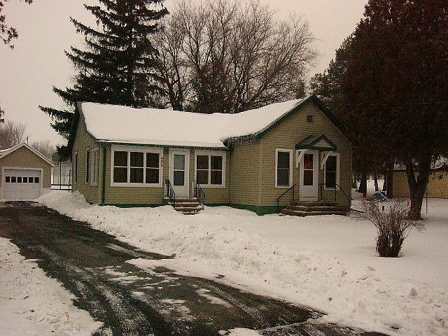 2nd image of 406 Railroad Ave
