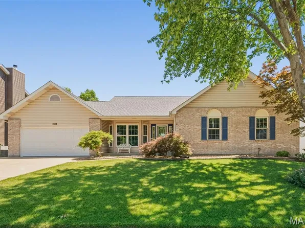 2114 Autumn Wood Dr, Saint Charles, MO 63303