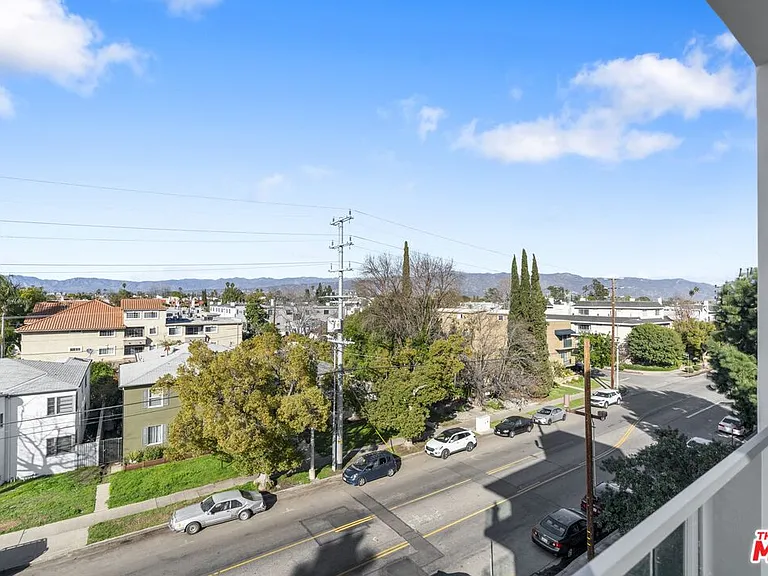 10918 Camarillo St #301 — Photo 7