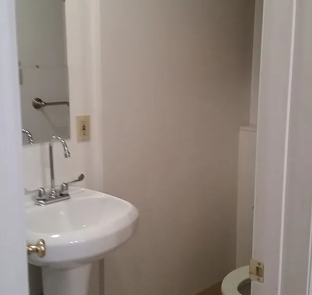 Super cute 1 bedroom apartment on the South Side Flats! — Photo 3