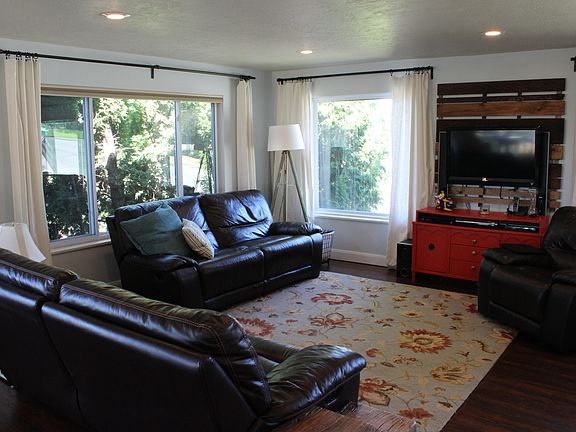 Spacious family room