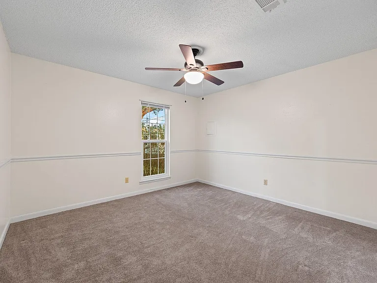 122 Beach Dr — Photo 33