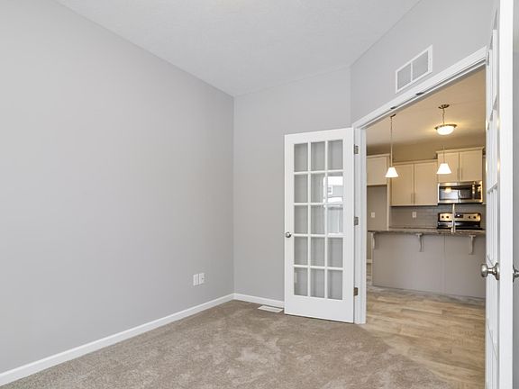 3rd image of 472 E Summer Grove Dr