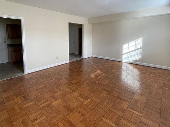 2nd image of 4911 Hampden Ln APT 2