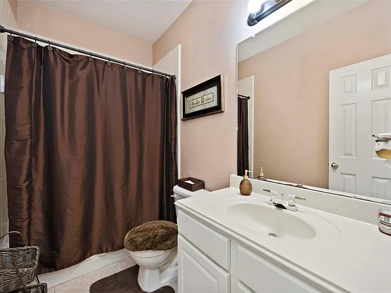 13611 Delacey Ln — Photo 16