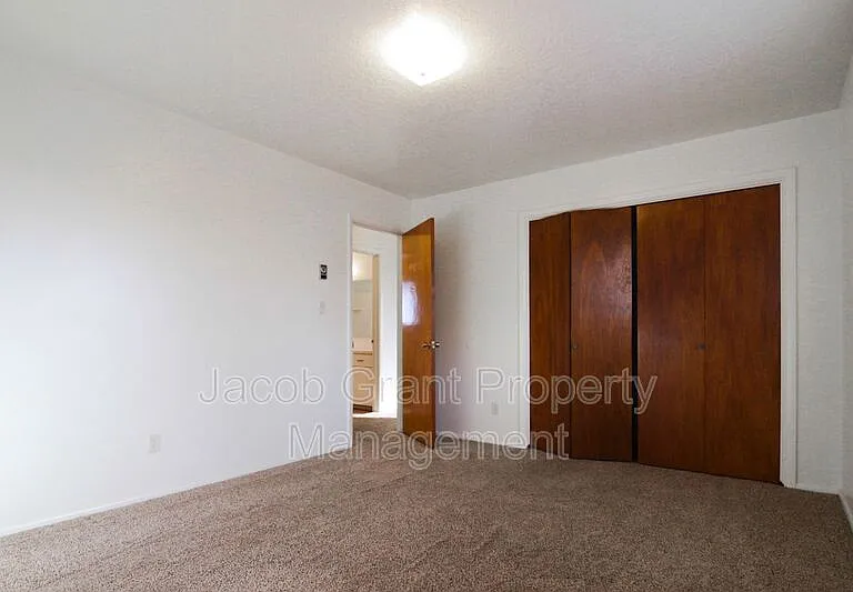 2134 Saint Clair Rd — Photo 7