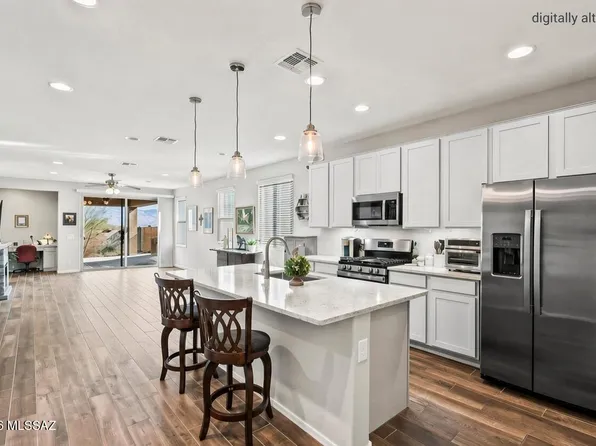 11825 E Becker Dr, Vail, AZ 85641