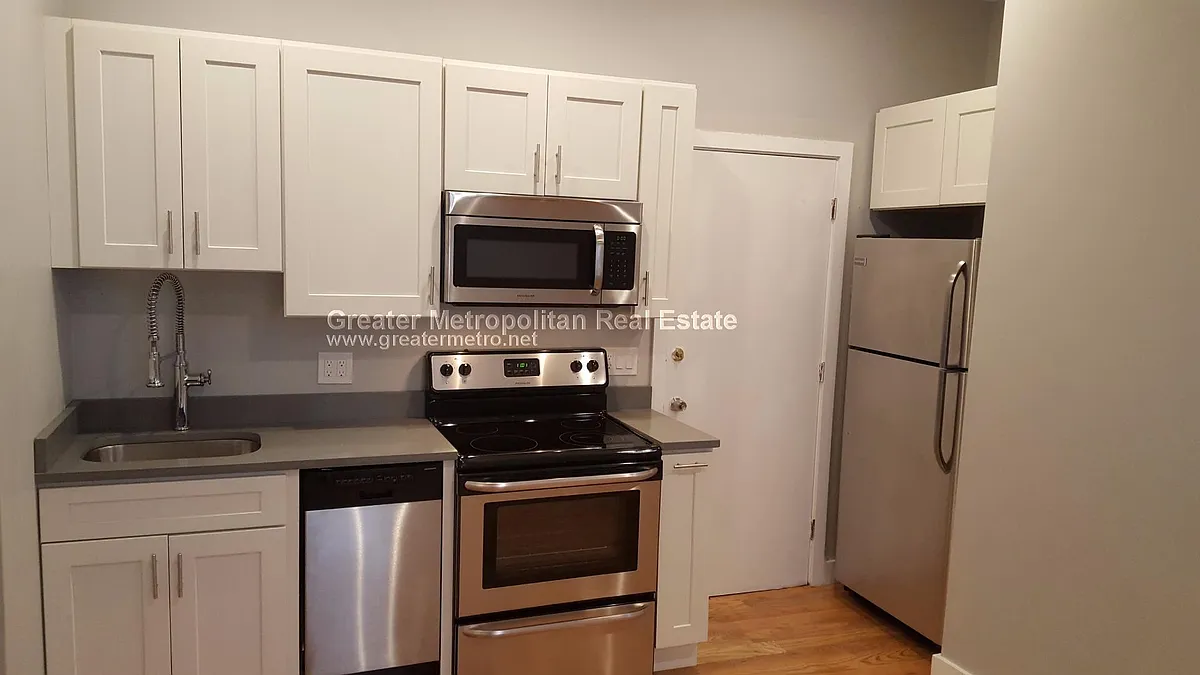 Building Photo - 535 E 8th St #2
