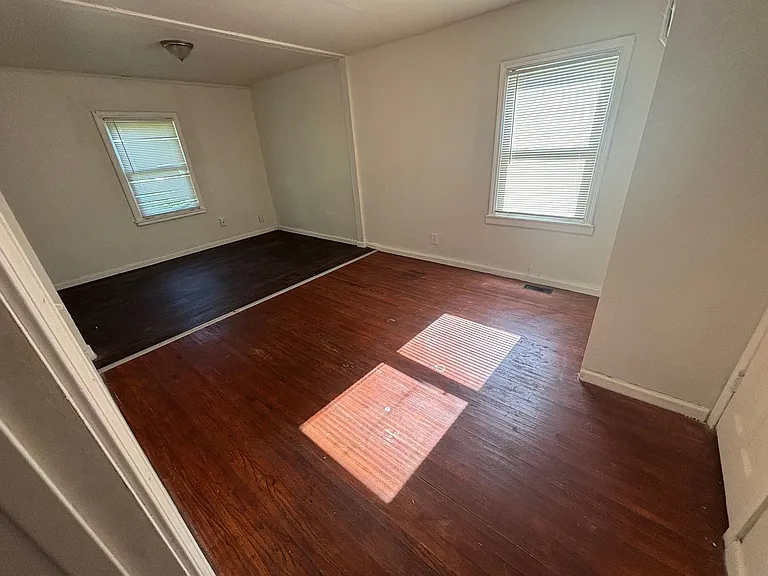 245 E Young Pl — Photo 14
