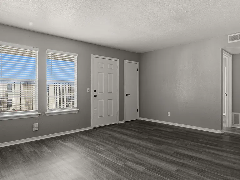Timberwood Apartments — Photo 21