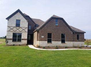 370 Yowell Rd, Whitesboro, TX 76273