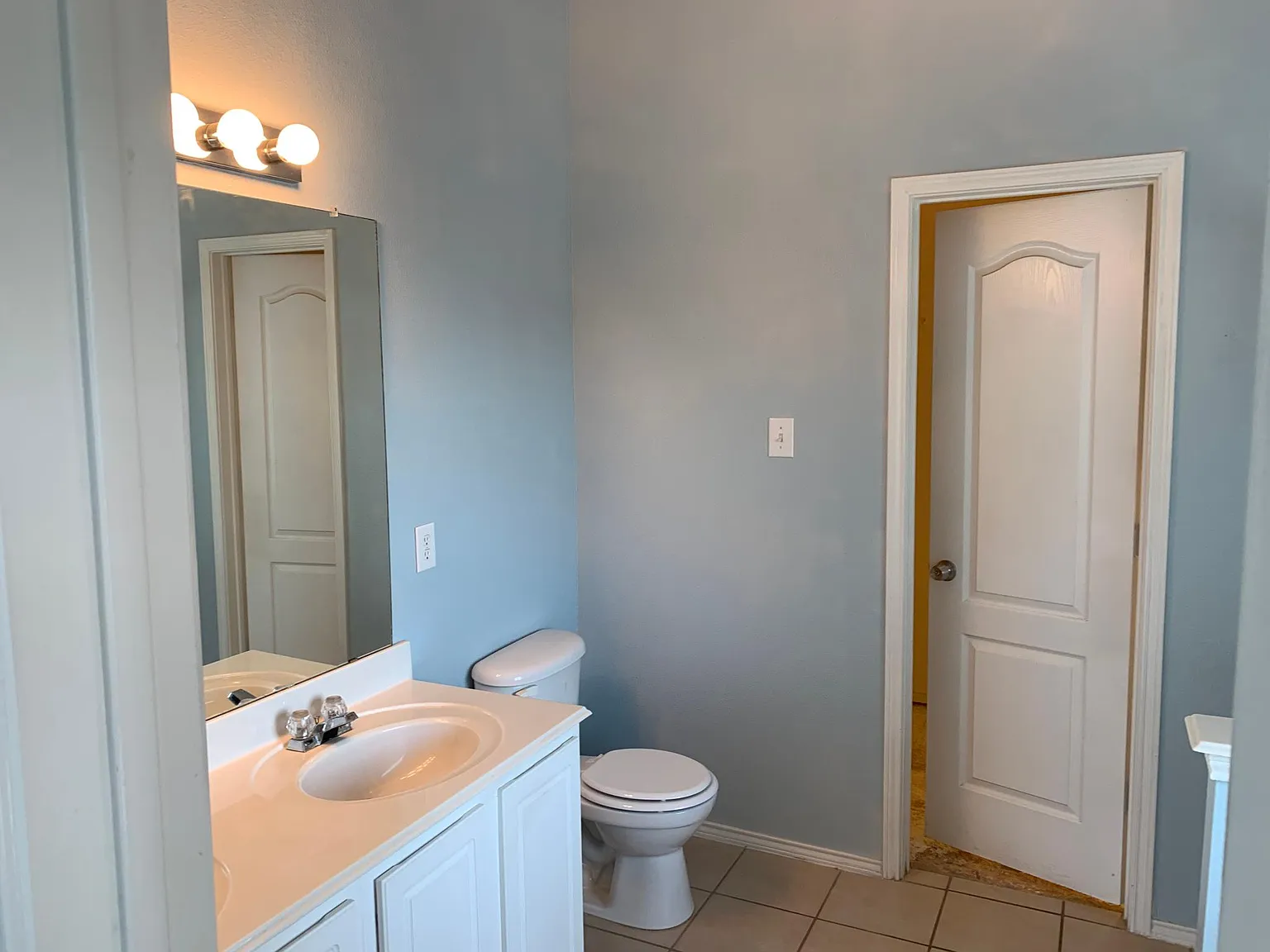 4 bed, 2.5 bath, 2529 sqft, $2,450 — Photo 4