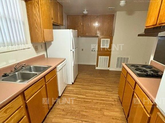 3rd image of 119 W Dove Ln
