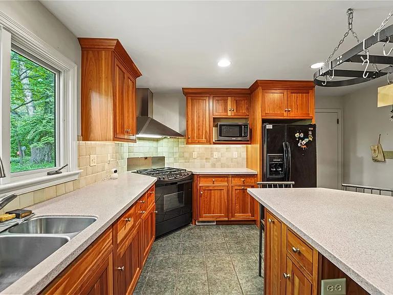 102 Corson Pl — Photo 15