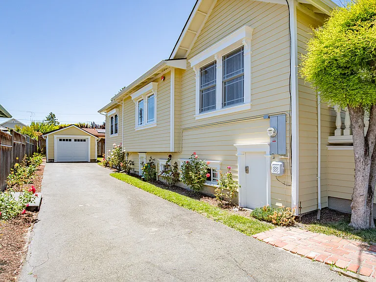 511 Baker St — Photo 15