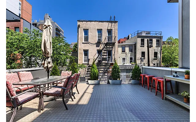 Sold by Douglas Elliman | media 24