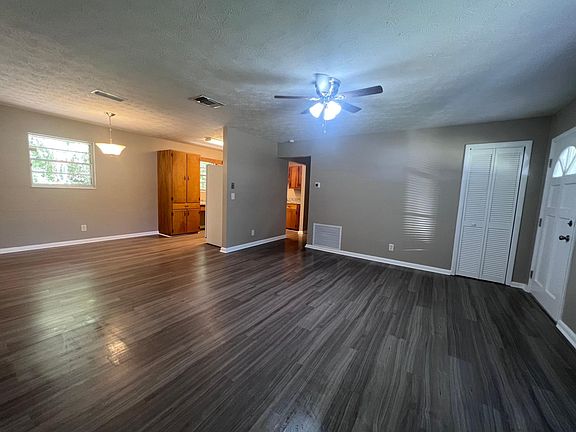 5th image of 606 5th St