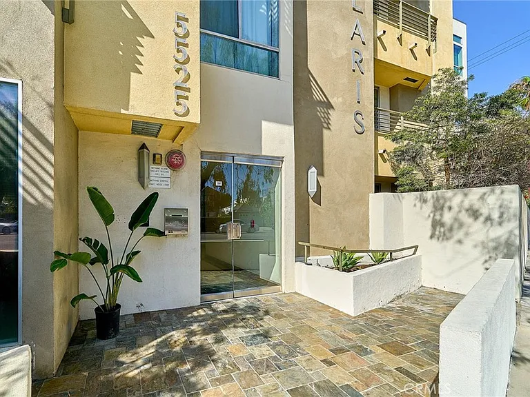 5525 W Olympic Blvd #202 — Photo 3