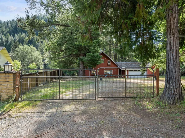 3300 W Evans Creek Rd, Rogue River, OR 97537