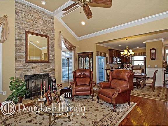 2nd image of 13 Rose Ln