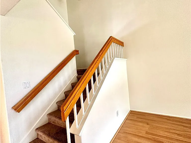 541 S Glenhurst Dr — Photo 9