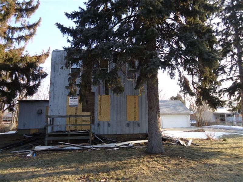 2nd image of 1750 N Custer Rd