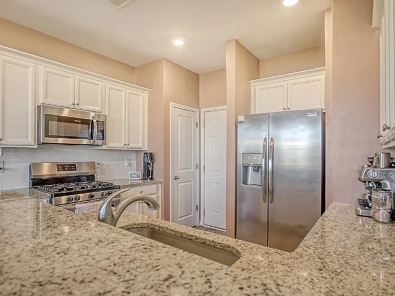 838 Redbud Ln — Photo 11