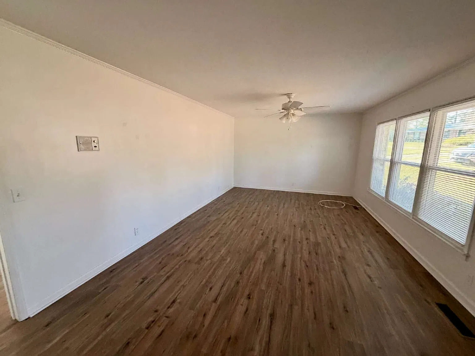 3 bed, 2.0 bath, 2164 sqft, $1,800 — Photo 3