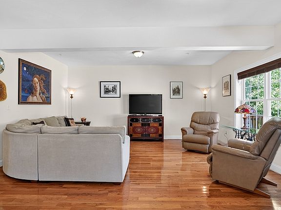 4th image of 11 Nolan Ct