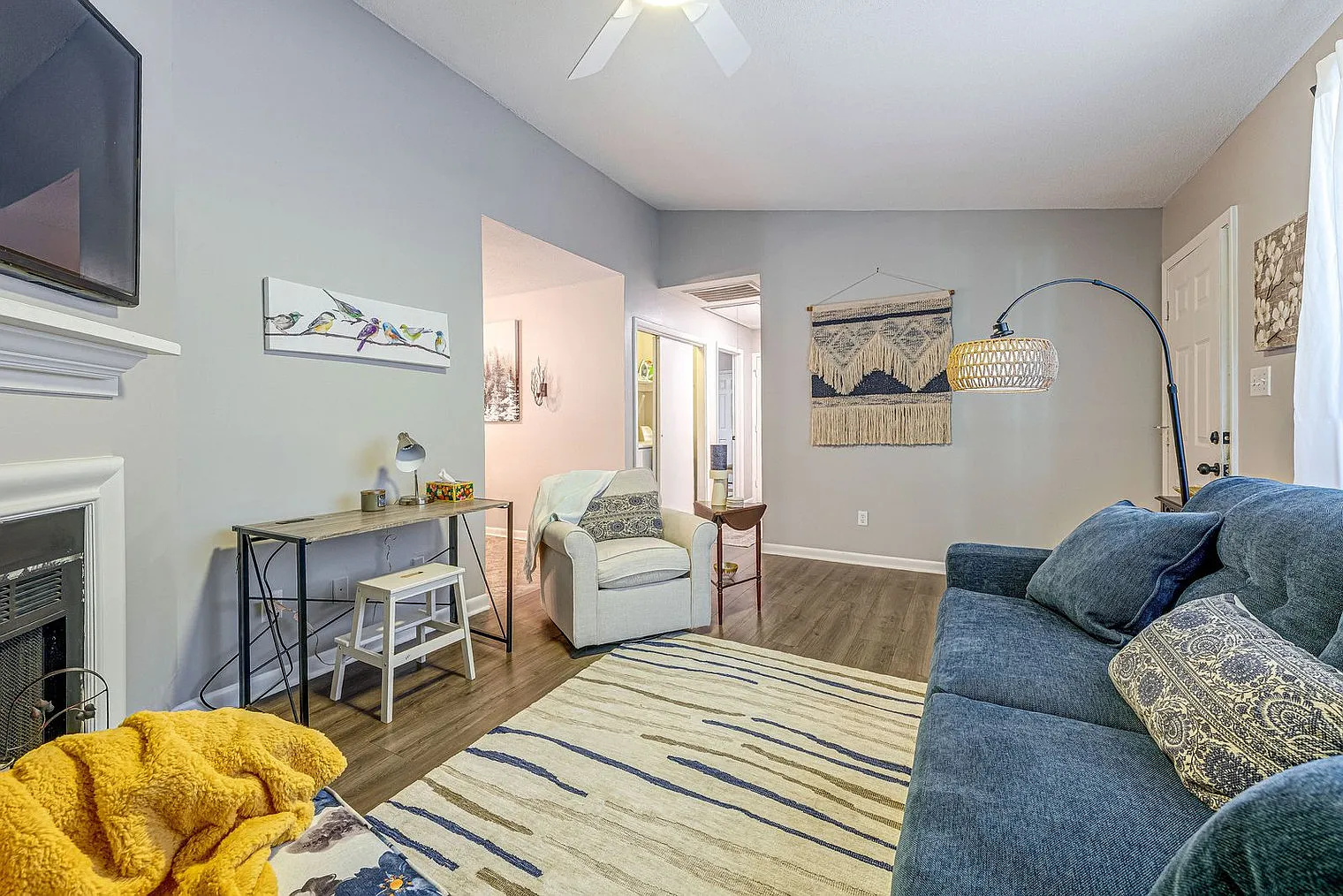 2 bed, 2.0 bath, 893 sqft, $2,247 — Photo 4