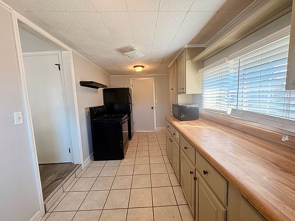 5th image of 1318 Nutwood St