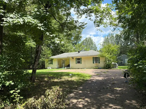 1365 Fairway Dr, Saulsbury, TN 38067