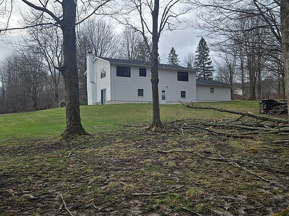 5th image of 131 Zwilling Rd W