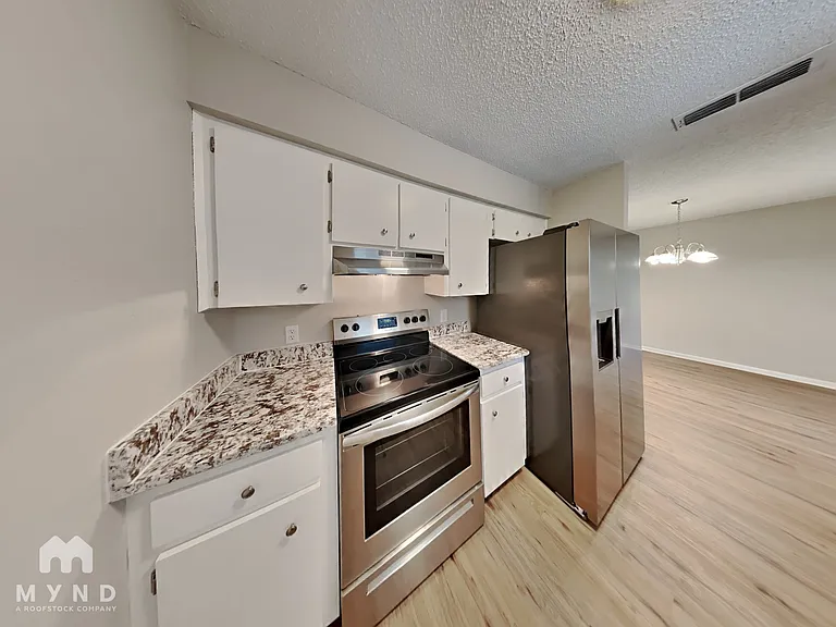 132 E Poinsettia St — Photo 4