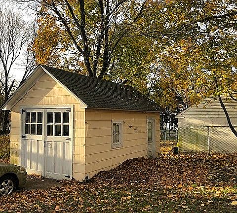 Detached Garage