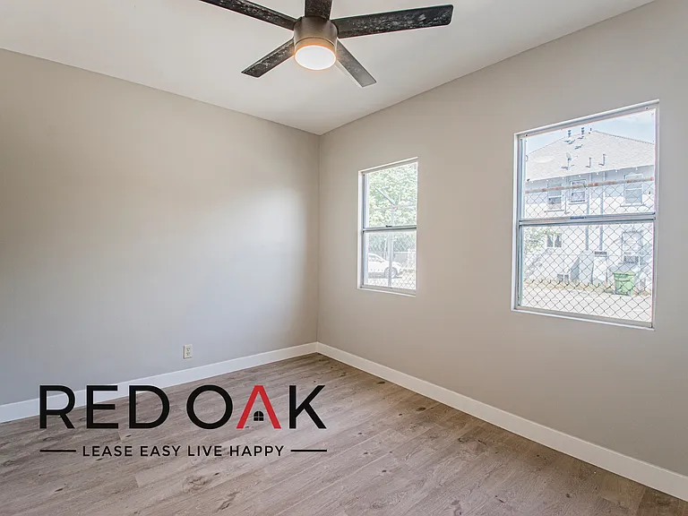 424 E 20th St #428.5 — Photo 4