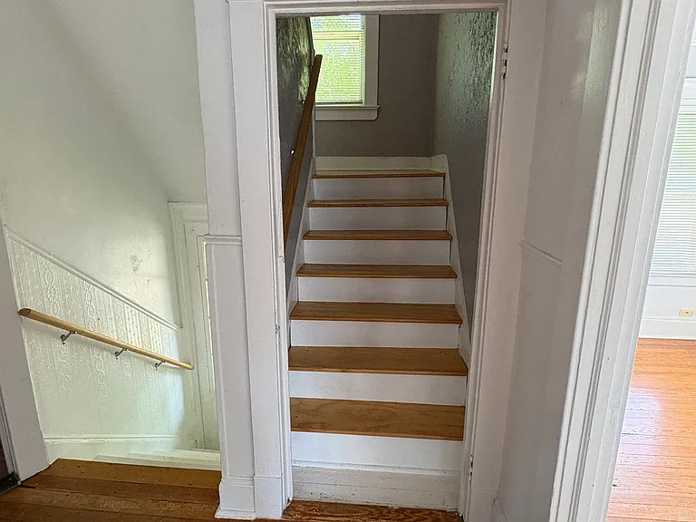 225 Whiting Ln — Photo 7