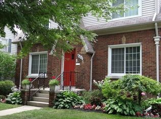 863 Barrington Rd, Grosse Pointe Park, MI 48230