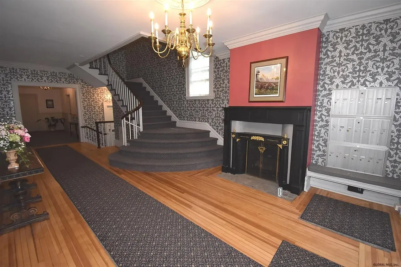 125 Union Ave — Photo 3
