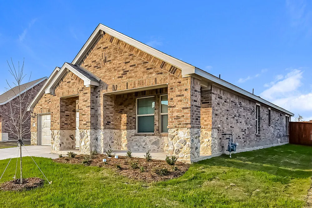 4 bed, 3.0 bath, 2059 sqft, $2,735 — Photo 3